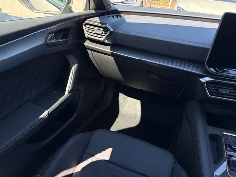  CUPRA Leon 1.5 eHybrid 25.8kWh Shadow Edition DSG Euro 6 (s/s) 5dr Thumbnail #15