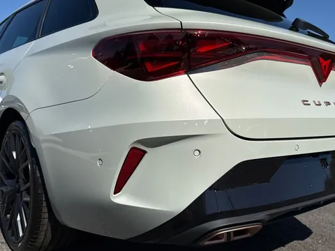  CUPRA Leon 1.5 eHybrid 25.8kWh Shadow Edition DSG Euro 6 (s/s) 5dr Thumbnail #16