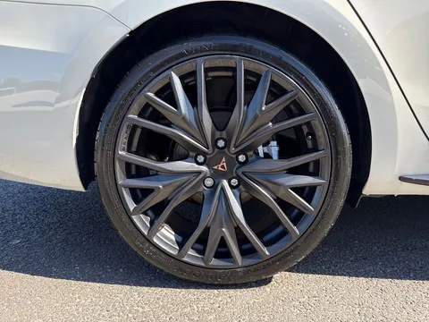  CUPRA Leon 1.5 eHybrid 25.8kWh Shadow Edition DSG Euro 6 (s/s) 5dr Thumbnail #22
