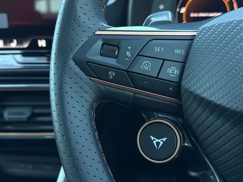  CUPRA Leon 1.5 eHybrid 25.8kWh Shadow Edition DSG Euro 6 (s/s) 5dr Thumbnail #36
