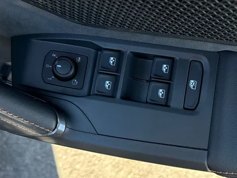  CUPRA Formentor 1.5 eHybrid 25.8kWh V2 DSG Euro 6 (s/s) 5dr Thumbnail #18