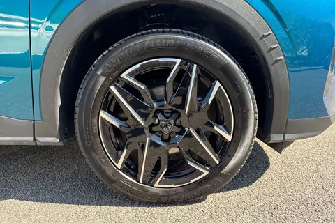 KP25NCO PEUGEOT 3008 1.2 GT e-DSC6 Euro 6 (s/s) 5dr Thumbnail #10