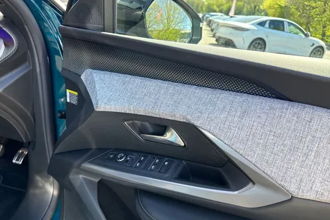 KP25NCO PEUGEOT 3008 1.2 GT e-DSC6 Euro 6 (s/s) 5dr Thumbnail #21