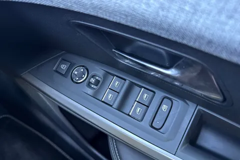 KP25NCO PEUGEOT 3008 1.2 GT e-DSC6 Euro 6 (s/s) 5dr Thumbnail #43