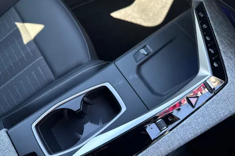 KP25NCO PEUGEOT 3008 1.2 GT e-DSC6 Euro 6 (s/s) 5dr Thumbnail #58