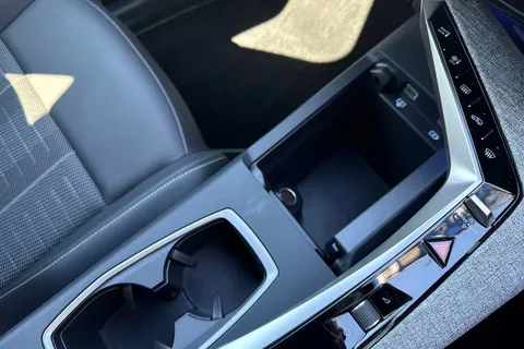 KP25NCO PEUGEOT 3008 1.2 GT e-DSC6 Euro 6 (s/s) 5dr Thumbnail #59