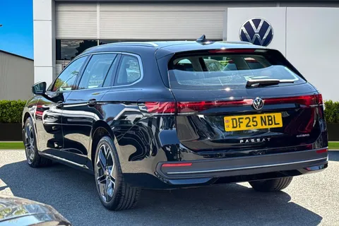 DF25NBL Volkswagen Passat 1.5 TSI eHybrid 204PS Life 5dr DSG ⭐18' 'York' Dark Graphite Alloys⭐ Thumbnail #3