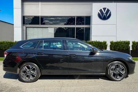 DF25NBL Volkswagen Passat 1.5 TSI eHybrid 204PS Life 5dr DSG ⭐18' 'York' Dark Graphite Alloys⭐ Thumbnail #4
