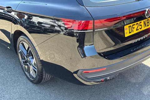 DF25NBL Volkswagen Passat 1.5 TSI eHybrid 204PS Life 5dr DSG ⭐18' 'York' Dark Graphite Alloys⭐ Thumbnail #9