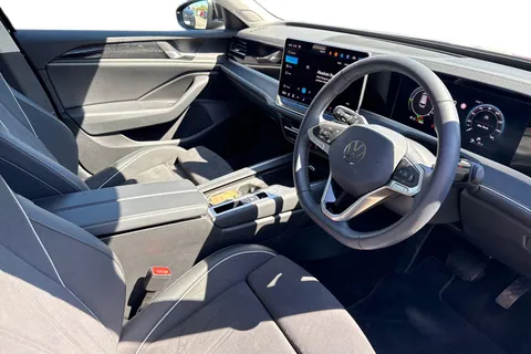 DF25NBL Volkswagen Passat 1.5 TSI eHybrid 204PS Life 5dr DSG ⭐18' 'York' Dark Graphite Alloys⭐ Thumbnail #15