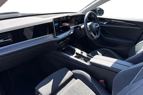 DF25NBL Volkswagen Passat 1.5 TSI eHybrid 204PS Life 5dr DSG ⭐18' 'York' Dark Graphite Alloys⭐ Thumbnail #16