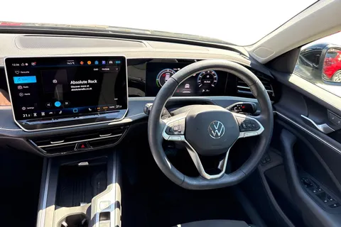 DF25NBL Volkswagen Passat 1.5 TSI eHybrid 204PS Life 5dr DSG ⭐18' 'York' Dark Graphite Alloys⭐ Thumbnail #19