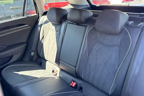 DF25NBL Volkswagen Passat 1.5 TSI eHybrid 204PS Life 5dr DSG ⭐18' 'York' Dark Graphite Alloys⭐ Thumbnail #20