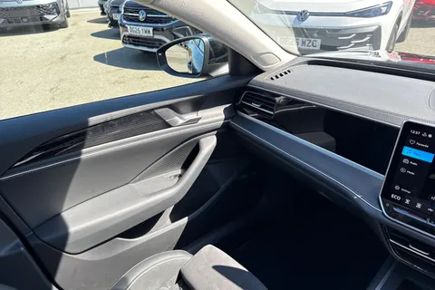 DF25NBL Volkswagen Passat 1.5 TSI eHybrid 204PS Life 5dr DSG ⭐18' 'York' Dark Graphite Alloys⭐ Thumbnail #21