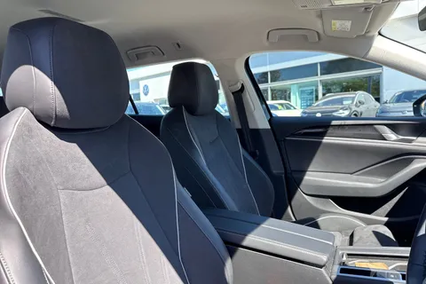 DF25NBL Volkswagen Passat 1.5 TSI eHybrid 204PS Life 5dr DSG ⭐18' 'York' Dark Graphite Alloys⭐ Thumbnail #25