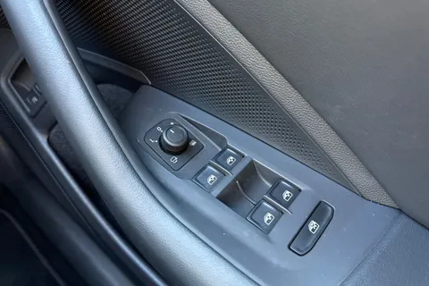 DF25NBL Volkswagen Passat 1.5 TSI eHybrid 204PS Life 5dr DSG ⭐18' 'York' Dark Graphite Alloys⭐ Thumbnail #26