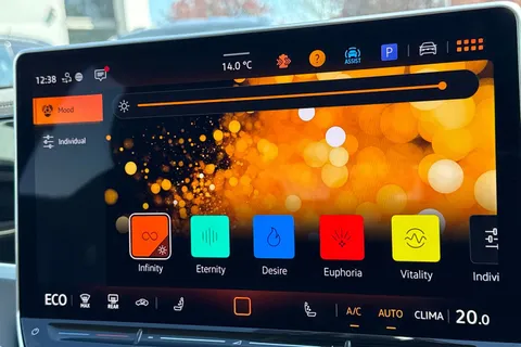 DF25NBL Volkswagen Passat 1.5 TSI eHybrid 204PS Life 5dr DSG ⭐18' 'York' Dark Graphite Alloys⭐ Thumbnail #31