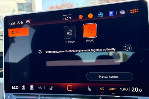 DF25NBL Volkswagen Passat 1.5 TSI eHybrid 204PS Life 5dr DSG ⭐18' 'York' Dark Graphite Alloys⭐ Thumbnail #35