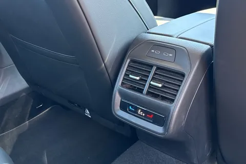 DF25NBL Volkswagen Passat 1.5 TSI eHybrid 204PS Life 5dr DSG ⭐18' 'York' Dark Graphite Alloys⭐ Thumbnail #39