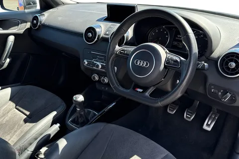 SW66LXJ Audi A1 1.4 TFSI CoD Black Edition Euro 6 (s/s) 3dr Thumbnail #15