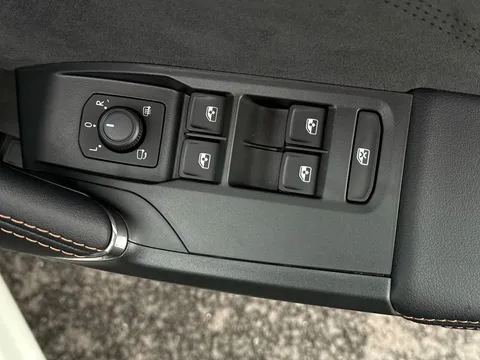 18 of 46 for CUPRA LEON 1.5 eTSI 150 V2 5dr DSG