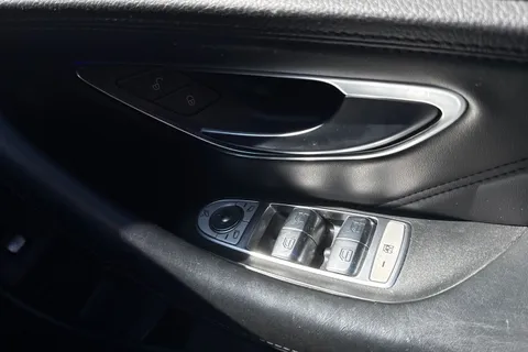 KV67VLD Mercedes-Benz E Class 4.0 E63 V8 BiTurbo AMG SpdS MCT 4MATIC+ Euro 6 (s/s) 4dr Thumbnail #19