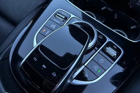 KV67VLD Mercedes-Benz E Class 4.0 E63 V8 BiTurbo AMG SpdS MCT 4MATIC+ Euro 6 (s/s) 4dr Thumbnail #48