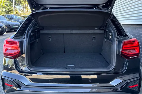 MT22DLX Audi Q2 Black Edition 35 TFSI  150 PS S tronic Thumbnail #7