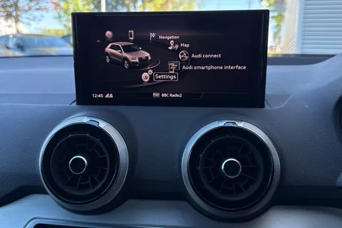 MT22DLX Audi Q2 Black Edition 35 TFSI  150 PS S tronic Thumbnail #26