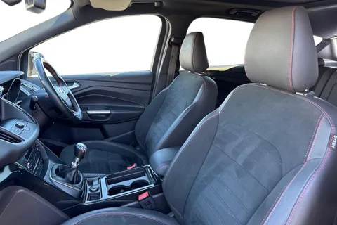 YV19DVX Ford Kuga 2.0 TDCi EcoBlue ST-Line Edition SUV 5dr Diesel Manual AWD Euro 6 (s/s) (180 ps) Thumbnail #17