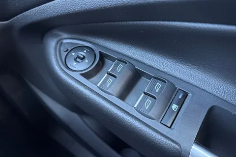 YV19DVX Ford Kuga 2.0 TDCi EcoBlue ST-Line Edition SUV 5dr Diesel Manual AWD Euro 6 (s/s) (180 ps) Thumbnail #34