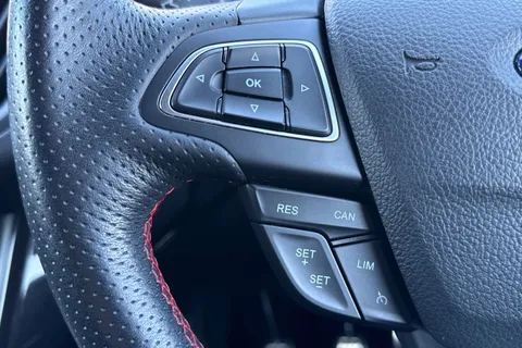 YV19DVX Ford Kuga 2.0 TDCi EcoBlue ST-Line Edition SUV 5dr Diesel Manual AWD Euro 6 (s/s) (180 ps) Thumbnail #38