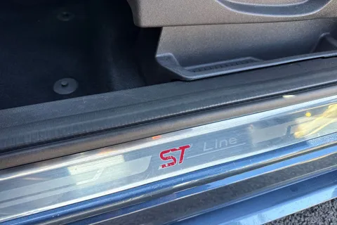 YV19DVX Ford Kuga 2.0 TDCi EcoBlue ST-Line Edition SUV 5dr Diesel Manual AWD Euro 6 (s/s) (180 ps) Thumbnail #51