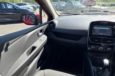 20 of 61 for Renault Clio 1.2 16V Dynamique Nav Euro 6 5dr