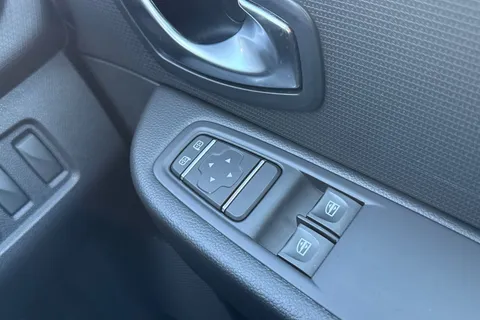 39 of 61 for Renault Clio 1.2 16V Dynamique Nav Euro 6 5dr