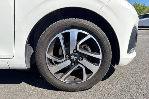 10 of 58 for PEUGEOT 108 1.2 PureTech Allure Top! Euro 6 5dr