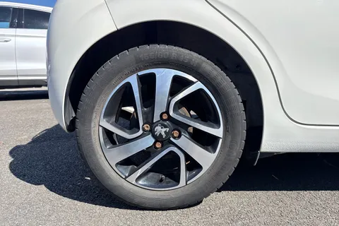 11 of 58 for PEUGEOT 108 1.2 PureTech Allure Top! Euro 6 5dr