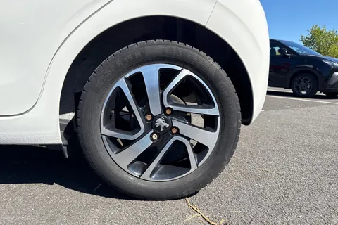 13 of 58 for PEUGEOT 108 1.2 PureTech Allure Top! Euro 6 5dr