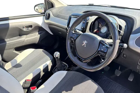 14 of 58 for PEUGEOT 108 1.2 PureTech Allure Top! Euro 6 5dr