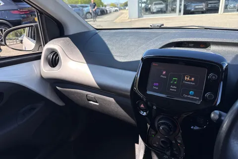 17 of 58 for PEUGEOT 108 1.2 PureTech Allure Top! Euro 6 5dr