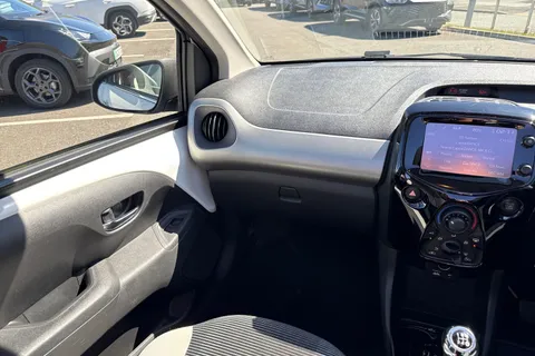 20 of 58 for PEUGEOT 108 1.2 PureTech Allure Top! Euro 6 5dr