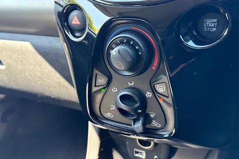 22 of 58 for PEUGEOT 108 1.2 PureTech Allure Top! Euro 6 5dr