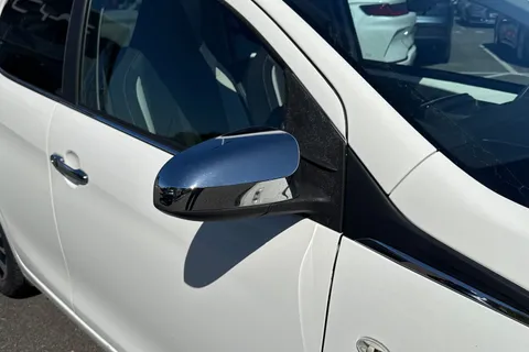 28 of 58 for PEUGEOT 108 1.2 PureTech Allure Top! Euro 6 5dr