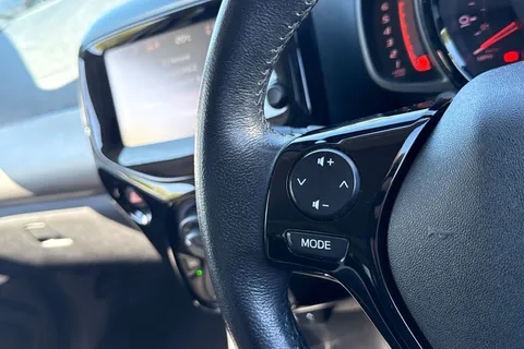 35 of 58 for PEUGEOT 108 1.2 PureTech Allure Top! Euro 6 5dr