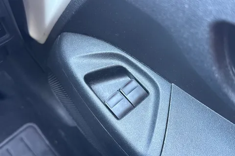 38 of 58 for PEUGEOT 108 1.2 PureTech Allure Top! Euro 6 5dr