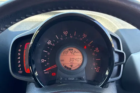 39 of 58 for PEUGEOT 108 1.2 PureTech Allure Top! Euro 6 5dr