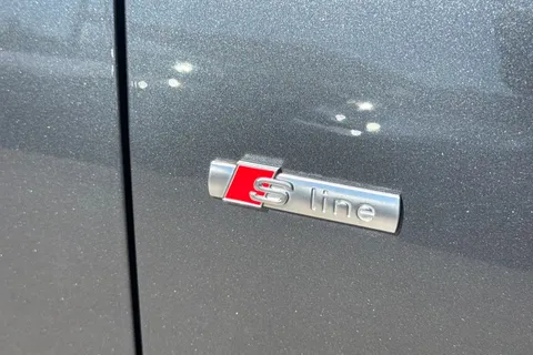 BL16GVD Audi Q5 2.0 TDI S line Plus S Tronic quattro Euro 6 (s/s) 5dr Thumbnail #44