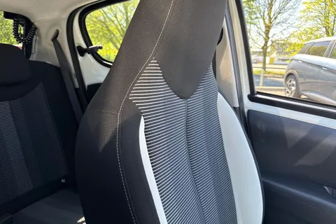 52 of 58 for PEUGEOT 108 1.2 PureTech Allure Top! Euro 6 5dr