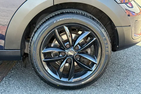 14 of 52 for Mini Countryman 2.0 Cooper SD Euro 5 (s/s) 5dr