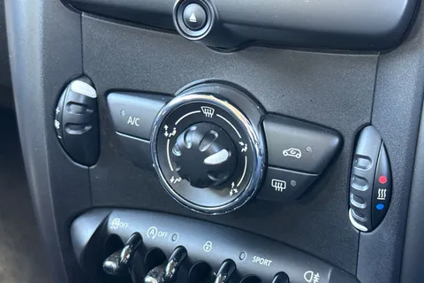 21 of 52 for Mini Countryman 2.0 Cooper SD Euro 5 (s/s) 5dr